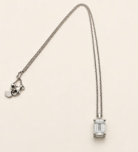 Emerald Lumière Necklace - Image 2