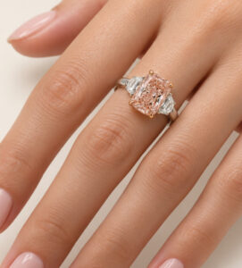 Rosé Emerald Ring - Image 4