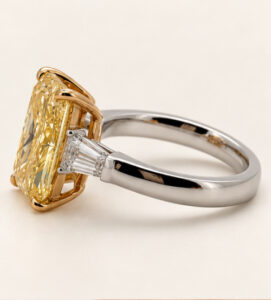 Golden Emerald Ring - Image 2