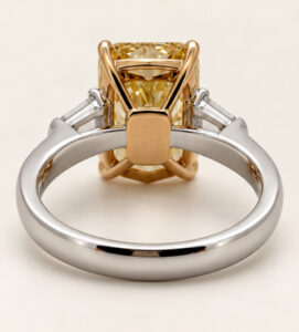 Golden Emerald Ring - Image 3
