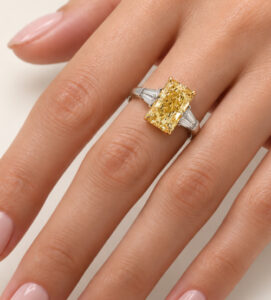 Golden Emerald Ring - Image 4