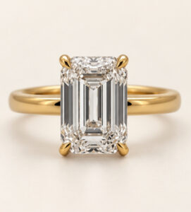 Emerald Lumière Ring
