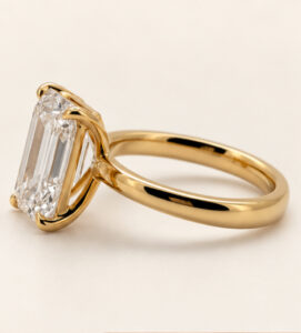 Emerald Lumière Ring - Image 2
