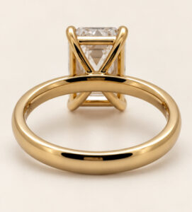Emerald Lumière Ring - Image 3